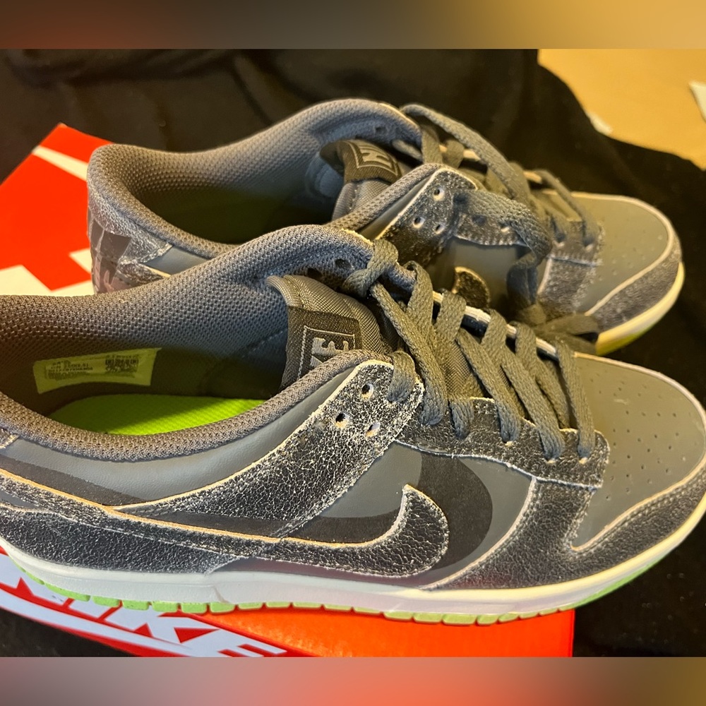Nike Dunk Low SE GS 'Halloween Cauldron' NWT Y Size 7 Women’s Size 9 - Picture 5 of 9
